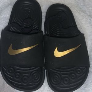 Toddler Nike slides with strap!